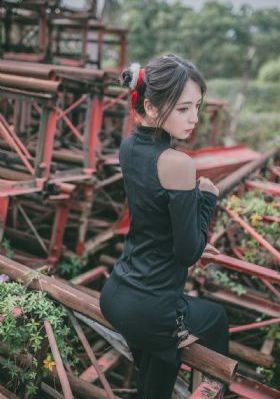 理伦片漂亮的女教师